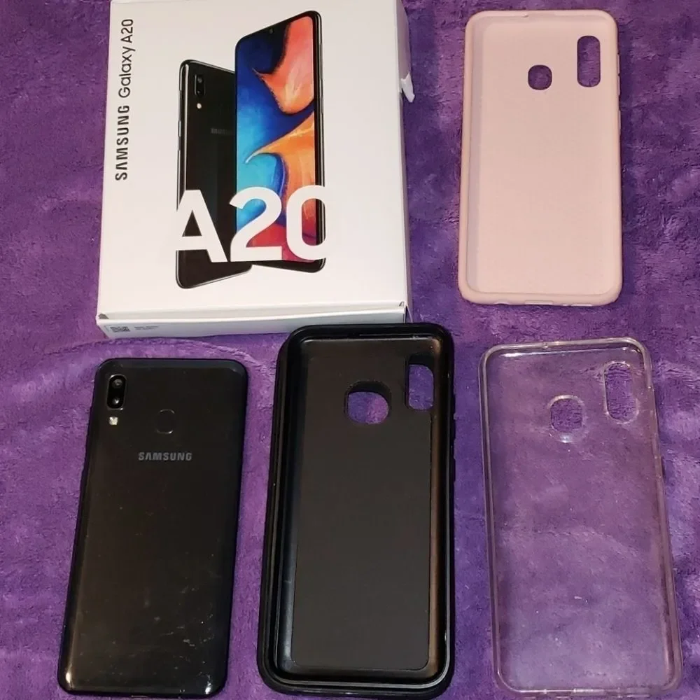Samsung Galaxy A20 w Cases‎